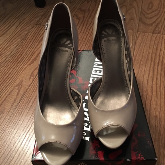 Nice Fergalicious high heels! - Picture 4 of 8